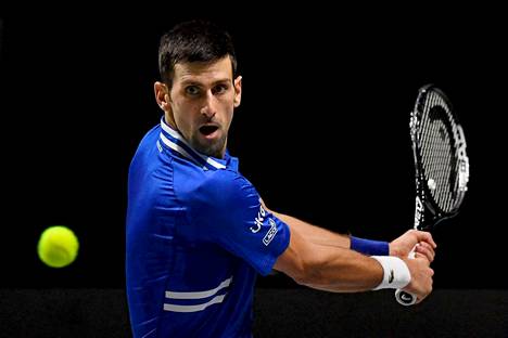 Novak Djokovic ei osallistu lähipiirinsä mukaan ainakaan Australiassa pelattavaan ATP-cupiin. Rokotekriittinen serbi on ilmoittautunut osallistuvansa Australian avoimiin, mutta serbialaislehti Blic odottaa Djokovicin kertovan vielä tämän vuoden aikana, lähteekö tämä grand slam -kauden avausturnaukseen vai ei.