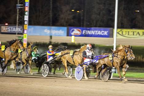 There were nine departures during the treatment night and before that there was a pony race.