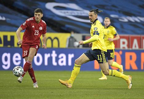 Ruotsin maajoukkueeseen maaliskuun lopussa palannutta Zlatan Ibrahimovićia uhkaavat jättisakot ja pitkä kilpailukielto, koska hänen yrityksensä on maltalaisen vedonlyöntiyhtiön osaomistaja.