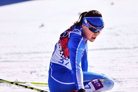 Therese Johaug muistelee kirjassa myös kovia kilpailujaan Aino-Kaisa Saarista vastaan. Sotshin olympiakisoissa 2014 Saarinen jäi 10 kilometrin (p) kilpailussa neljänneksi vain kaksi sekuntia Johaugin perässä.