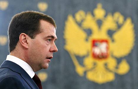Dmitri Medvedev kuvattuna Moskovossa perjantaina.