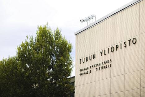 Konsta Kallio-Mannila pääsi sisään Turun yliopistoon kuukausia kestäneen valitusprosessin jälkeen. Turun hallinto-oikeus piti kohtuuttomana, että hakija menetti pisteitä arvostelutavan vuoksi.