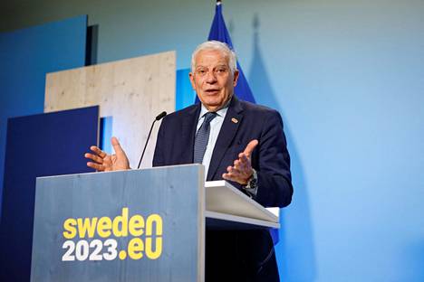 Josep Borrell puhui Tukholmassa keskiviikkona EU:n puolustusministeriöiden kokouksen yhteydessä. 