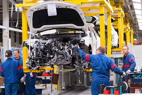 Autoalan tuotanto on kasvanut peräti kahdeksan prosenttia edelliseen neljännekseen verrattuna. Kuva Valmet Automotiven tehtaalta Uudestakaupungista.
