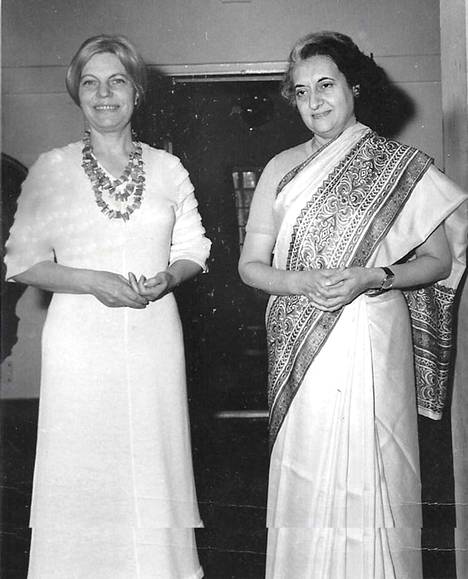 Kutsuvierailulla Intiaan vuonna 1975 Oili Mäki tapasi maan silloisen pääministerin Indira Gandhin.