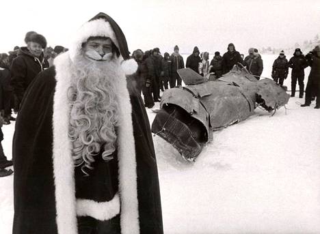 Neuvostoliittolainen ohjus syöksyi Inarijärveen joulukuutta 1984. Myös Miia Tervon tulevan fiktioelokuvan tapahtumapaikka on vuoden 1984 Lappi, jonne Neuvostoliitto ampuu ohjuksen. Kuva helmikuulta 1985.