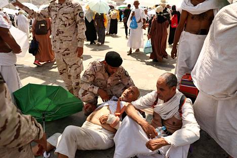 A man suffering from heat stroke was helped in the Mina region of Saudi Arabia on Sunday.  Saudi Arabia does not admit to neglecting the safety of pilgrims.
