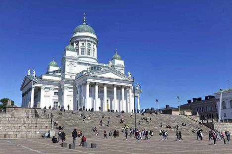 Helsinki Calling -mielenosoitus on päättymässä järjestäjien mukaan Senaatintorille, mutta mielenosoitusten reitteihin voi vielä tulla muutoksia.