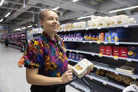 Johanna Luotonen mostly eats Rummo pasta because she has noticed that it tastes better than cheaper brands.