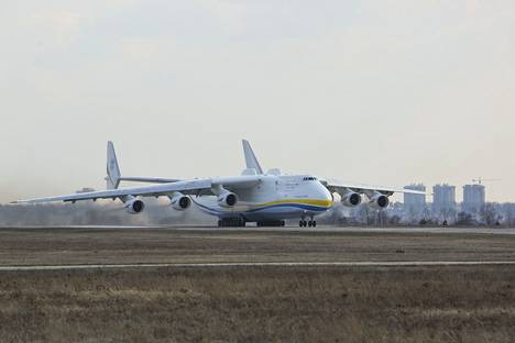 Antonov AN-225 oli todellinen ilmojen jättiläinen ennen tuhoutumistaan. Koneessa oli kuusi moottoria, joilla se lensi viimeisen lentonsa helmikuun alussa.