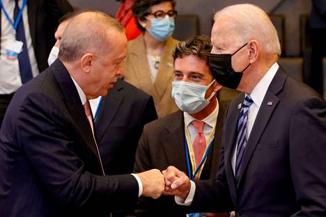 Turkin ja Yhdysvaltojen presidentit Recep Tayyip Erdoğan ja Joe Biden kohtasivat Nato-maiden johtajien kokouksessa Brysselissä kesäkuussa 2021. 