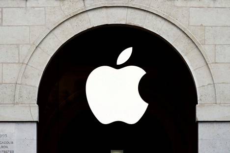Applen logo kaupan edustalla Pariisissa.