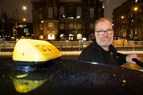 According to Timo Tanskanen, tendering the taxi pole may lead to an unequal situation.  He also criticized the fact that electric taxis now get privileges at the airport.