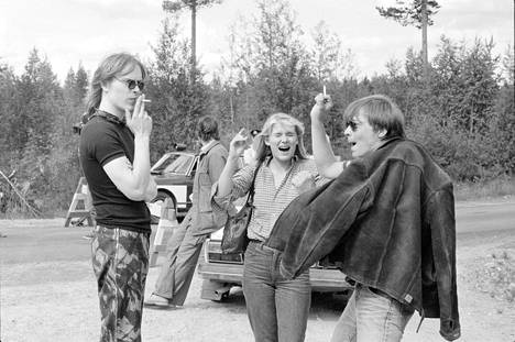 Hengari Pantse Syrjä (left), Pirkko Hämäläinen and Juuso Hirvikangas following the filming in which Pellonpää crashes through the roadblock.  Pirkko and Juuso started dating during close filming weeks.