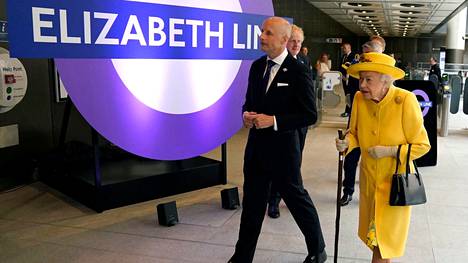 Kuningatar Elisabet avasi nimeään kantavan uuden maanalaislinjan Lontoossa viikko ennen kuin se avautuu yleisölle.