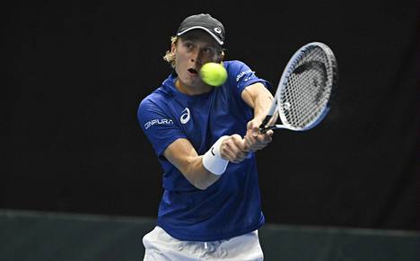 Emil Ruusuvuori pelaa ATP-turnauksen välierissä lauantaina.