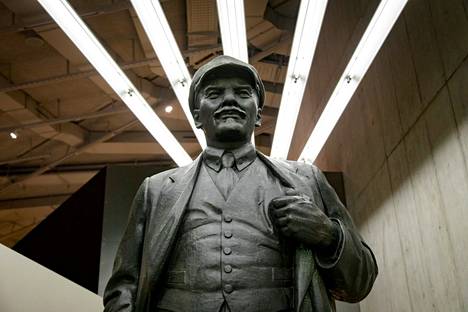 Tämä Lenin-patsas oli esillä Sveitsin kansallismuseon näyttelyssä Zürichissä.