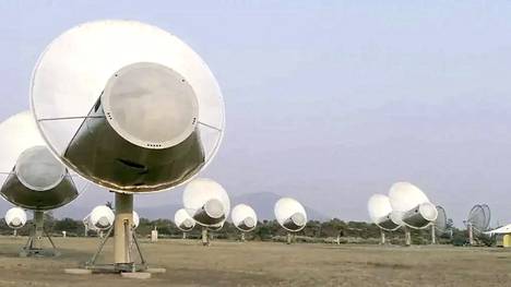 Seti-instituuti on etsinyt Maan ulkoista älyä ja elämää radioaalloilta jo lähes 40 vuotta. Yhtäkään viestiä ei ole löytynyt. Kuvassa Setin Hat Creekin radio-observatorion laitteita  Pohjois-Kaliforniassa. 
