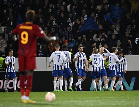 HJK-pelaajat juhlivat maalia Eurooppa-liigan AS Roma -kotiottelussa lokakuussa.