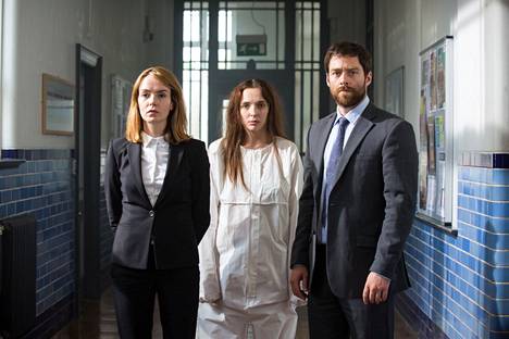 Ivy Moxamin (Jodie Comer) tapausta tutkivat rikosetsivät Lisa Merchant (Valene Kane) ja Elliot Carne (Richard Rankin).