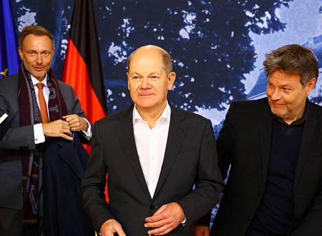 Saksan valtiovarainministeri Christian Lindner, liittokansleri Olaf Scholz ja talous- ja energiaministeri Robert Habeck 6. maaliskuuta edellisessä hallituksen linjapalaverissa.
