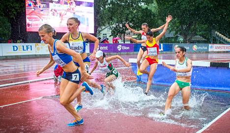Camilla Richardsson juoksi varmasti jatkoon naisten 3<span class="nbsp">&nbsp;</span>000 metrin esteiden alkuerissä Tallinnan Kadriorg-stadionilla.