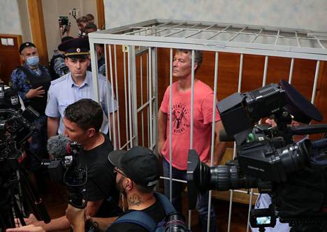 Venäläinen oppositiotoimija Jevgeni Roizman kuvattuna tuomioistuimessa Jekaterinburgissa viime viikon torstaina.