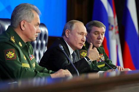Venäjän presidentti Vladimir Putin puhui tiistaina puolustusministeriössä Moskovassa.