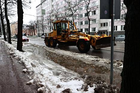 Lumiaura Helsingissä Aleksis Kiven kadulla 14. maaliskuuta 2023. 
