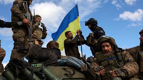 Ukrainalaissotilaat vapauttivat Lymanin kaupungin Ukrainassa.