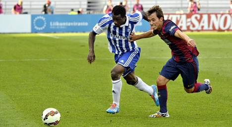 Oussou Konan Anicet (vas.) pääsi pelaamaan HJK:ssa myös FC Barcelonaa vastaan vuonna 2014.