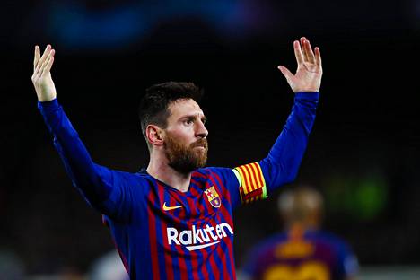 Lionel Messi yllytti faneja näyttämään suosiotaan ja kannustamaan joukkuetta.