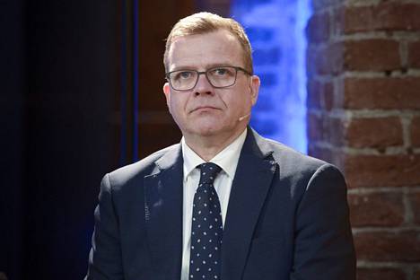 Kokoomuksen puheenjohtaja Petteri Orpo kuvattuna helmikuussa vaalitentissä.
