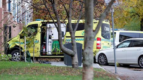 Aseistautunut mies ajoi varastetulla ambulanssilla useiden ihmisten päälle Oslossa, ainakin viisi ihmistä on viety sairaalaan