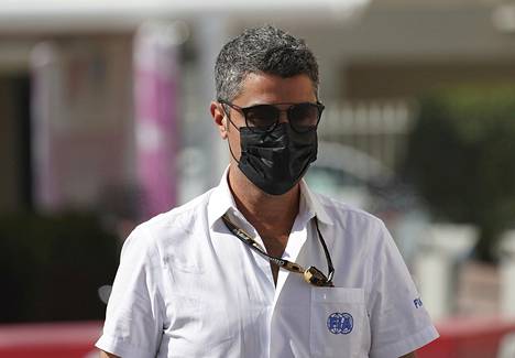 Kilpailujohtaja Michael Masi joutui myrskyn silmään viime joulukuussa Abu Dhabin gp:ssä. FIA julkisti lauantaina raportin, jossa myönsi Masin tekemän ”inhimillisen virheen” johtaneen Max Verstappenin mestaruuteen.