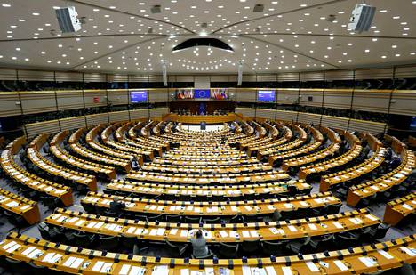 EU-parlamentin täysistuntosali Brysselin parlamentti­talossa.