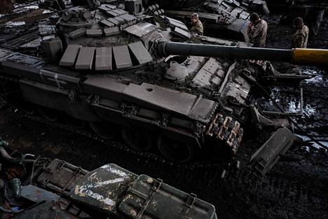 Ukrainan armeijan hallussa oleva Venäjän pansaarivaunu Harkovassa 20 helmikuuta 2023.