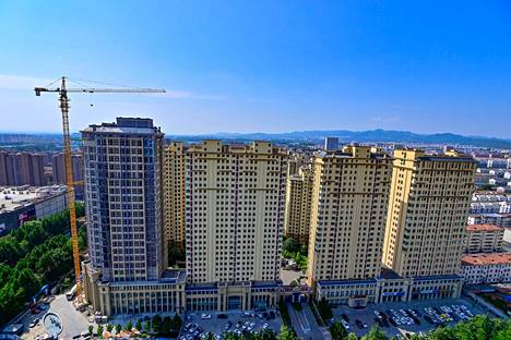 Kiinan taloutta on haluttu kasvattaa rakentamalla. Rakenteilla olevia kerrostaloja Quingzhoussa.