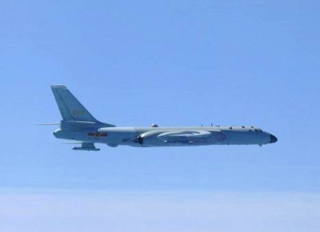 Китайский бомбадировщик H-6 over the East China Sea in May of this year.  Photograph made by a representative of ВС Japan.  Photo: Reuters