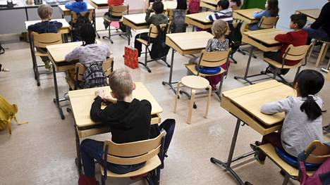 Viime vuonna peruskoululaiset pääsivät aloittamaan kevätlukukauden normaalisti. Oppilaat aloittivat vuoden ensimmäisen koulupäivän Itäkeskuksen peruskoulussa Helsingissä tammikuussa 2021. 