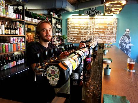 Top Hops -olutravintolan baarimikon Danielin mukaan venäläispanimoista ainakin AF Brew, Stamm ja Zagovor pyrkivät myös Suomen markkinoille.