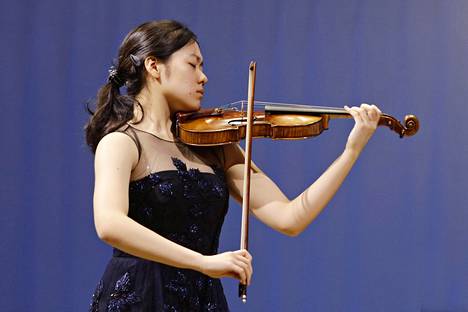 Yesong Sophie Lee soitti perjantain välierien ensimmäisenä soittajana ja jatkaa Sibelius-viulukilpailun finaaliin.