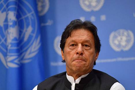 Imran Khan on Pakistanin ensimmäinen pääministeri, joka on menettänyt toimensa luottamusäänestyksessä.