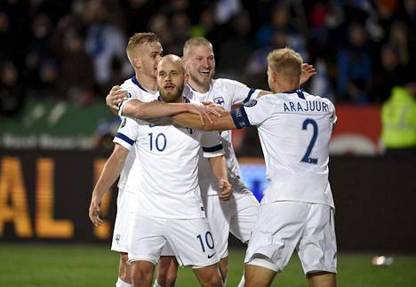 Suomen miesten jalkapallomaajoukkueen, Huuhkajien urakka EM-turnauksessa siirtyi vuodella eteenpäin.