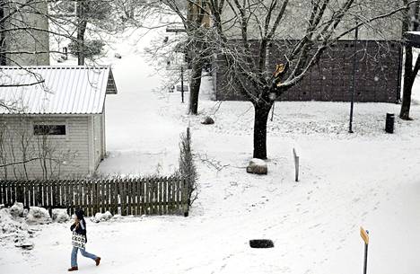 Lumisadetta Espoon Suvelassa lauantaina 28. tammikuuta.