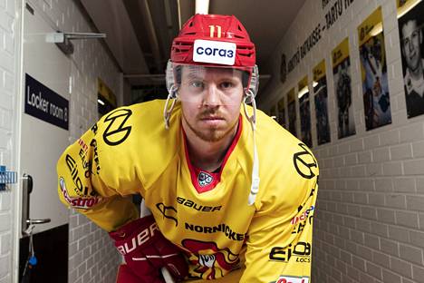 Petteri Lindbohm pelasi ensimmäisen KHL-pelinsä Jokeri-paidassa torstaina.