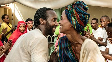 Oscar-ehdokkuutta kärkkyvässä elokuvassa Guled yrittää pelastaa sairastavan vaimonsa Nasran. Pääosia näyttelevät Omar Abdi ja Yasmin Warsame.
