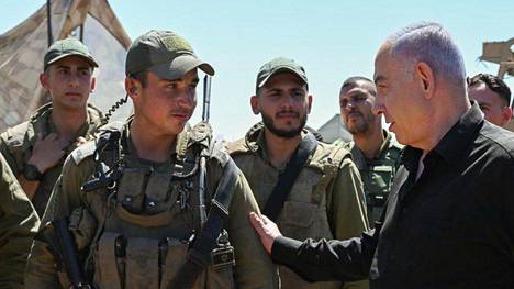 Israelin pääministeri Benjamin Netanjahu kiersi kuluneella viikolla tapaamassa Israelin asevoimien sotilaita pitkin Gazan kaistaa. 