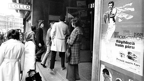 Helsingin seudun pankkilakkolaisille järjestettiin tiistaina kokous elokuvateatteri Bostonissa, joka täyttyi ääriään myöten lakkolaisista.