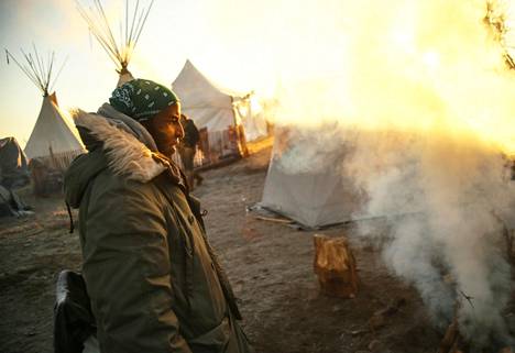 David Omondi osallistui Dacota Accessin öljyputkea vastustavaan mielenilmaukseen Oceti Sakowinin leirillä Standing Rockin reservaatissa marraskuussa 2016.